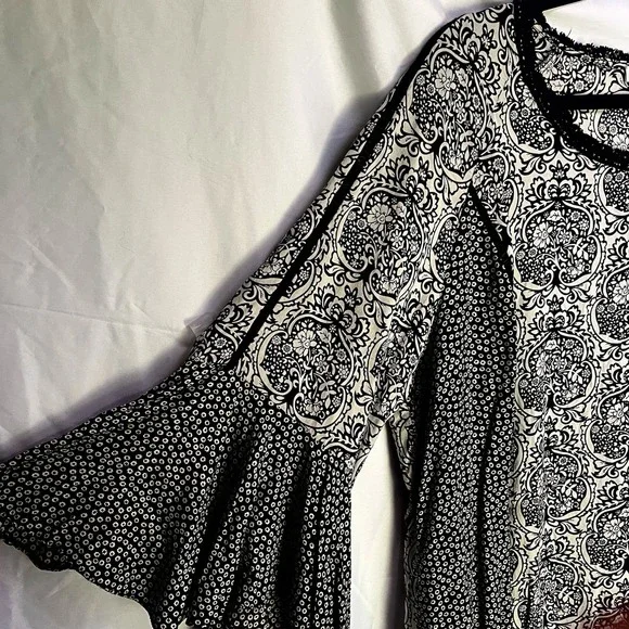 Solitaire Top Womens 1X Black White Print Boho Crochet Trim Peasant Curvy Shape - Picture 2 of 9